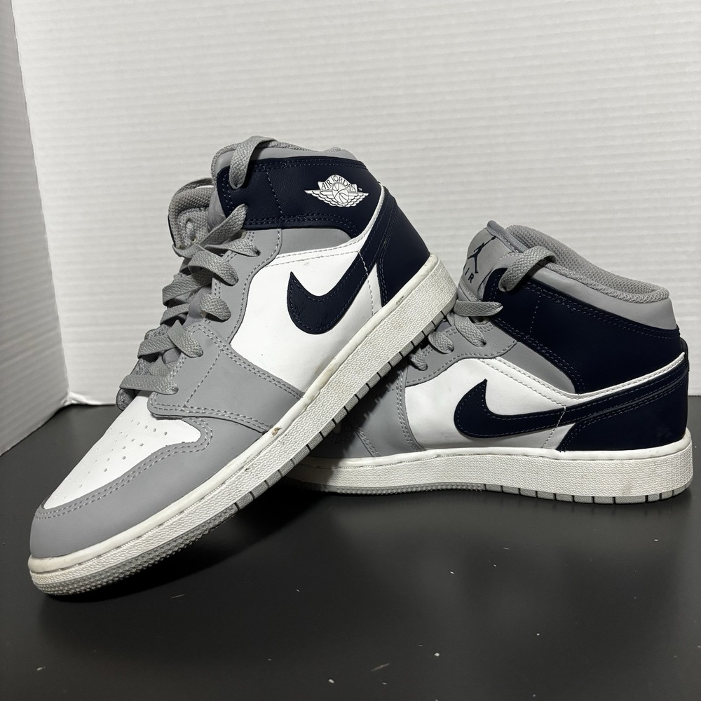Nike Air Jordan 1 Mid White/Grey/Midnight Navy Blue DQ8423-104 Size 7Y